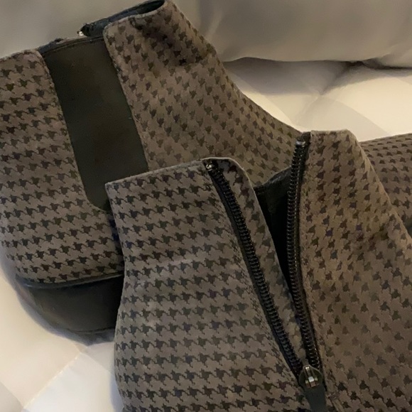 Dansko black/ gray low boot size 38 - Picture 4 of 4